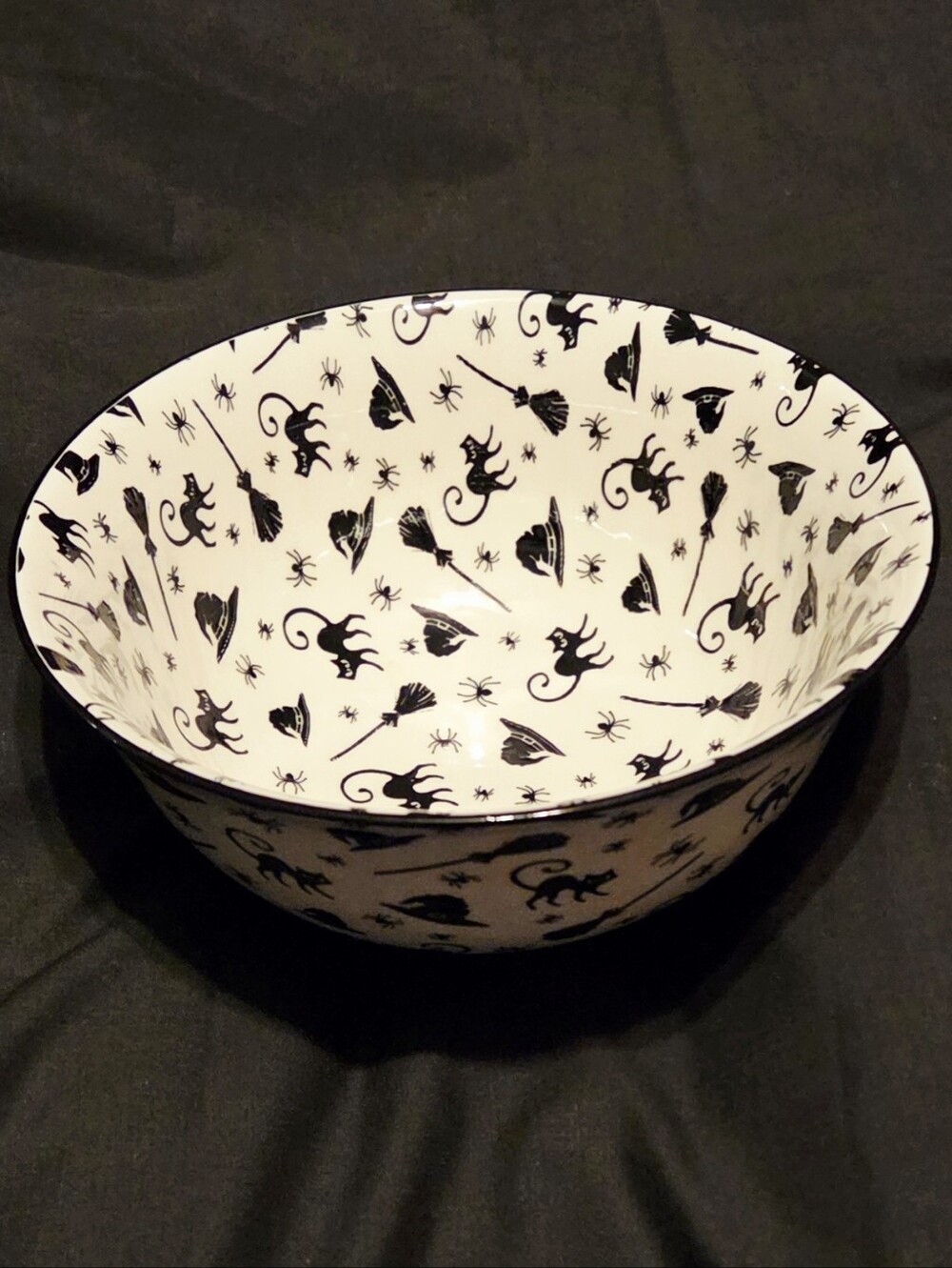 Coco Lola/Mug Shotz Set of Four White Ceramic Halloween Serving/Cereal Bowls - Picture 4 of 7